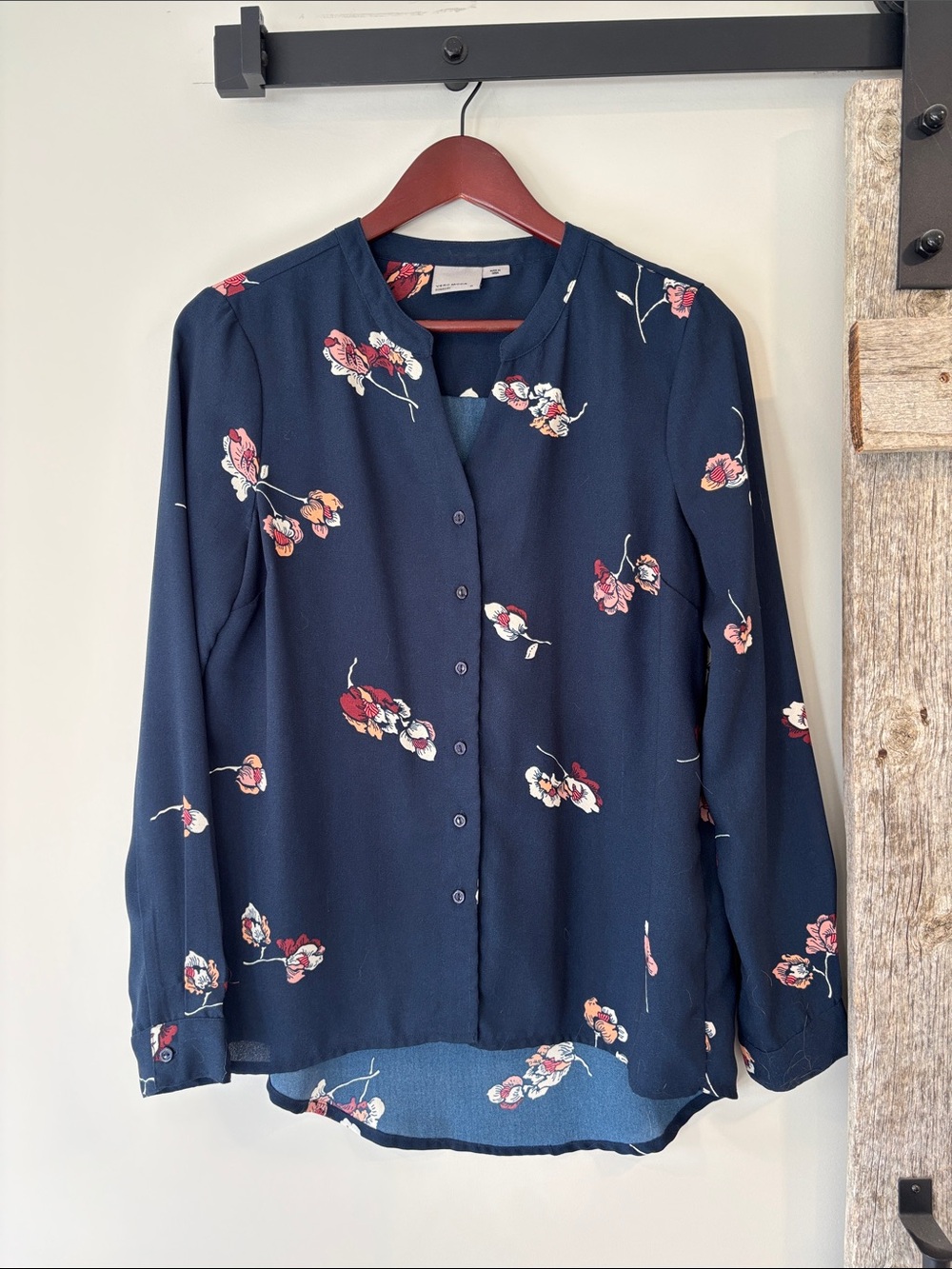 Vero Moda Navy Floral Button-Down Blouse size medium